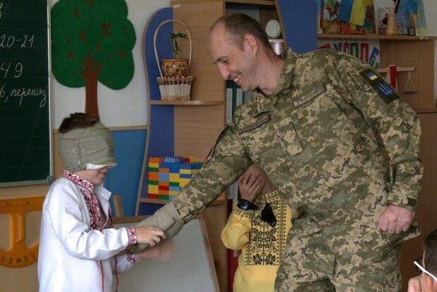 «Відкриваю очі і бачу вже не Артема, а тата»: військовий з Рівного зробив синові сюрприз (Фото. Відео)