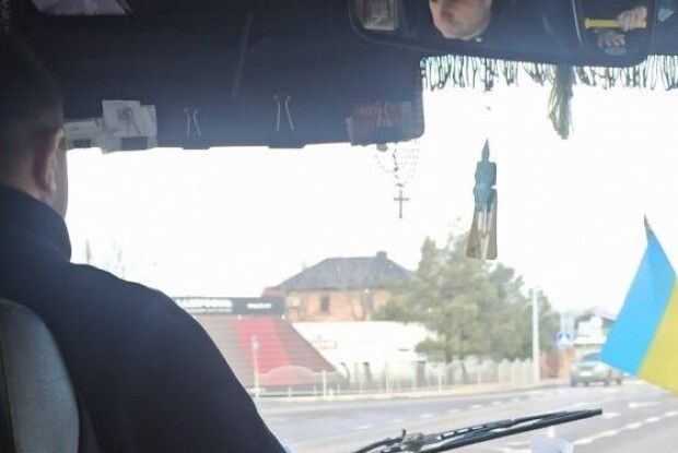 Водій, який курсує Любешівщиною, показав приклад вшанування Героїв