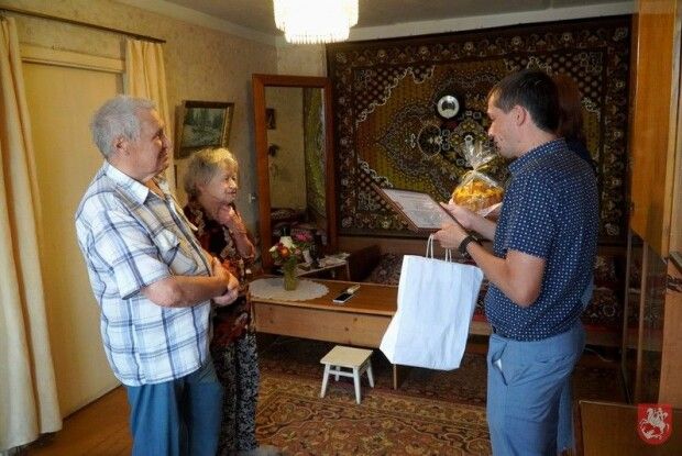 «Золоте», «діамантове» та «залізне» весілля: навіщо у місті на Волині шукають «ювілейні» подружжя