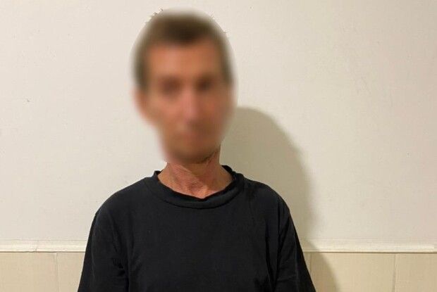 Чоловік пограбував 8-річну дівчинку, яку батьки залишили чекати в машині 