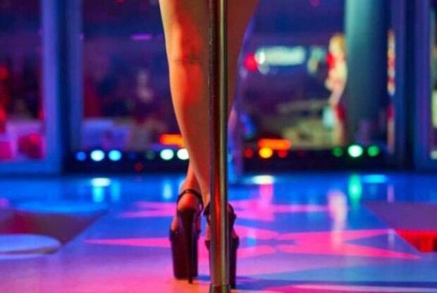Гульнув на 800 тисяч: у Польщі український заробітчанин спустив усі зароблені гроші в стриптиз-барі