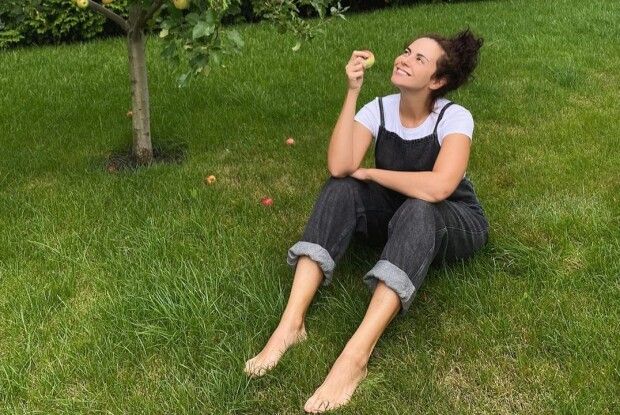 Настя Каменських повернулася до України і розповіла, що робила за кордоном (Відео)