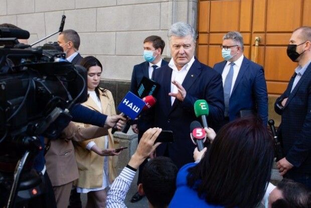 Адвокати Порошенка: він дав вичерпні відповіді у справі Медведчука-Козака