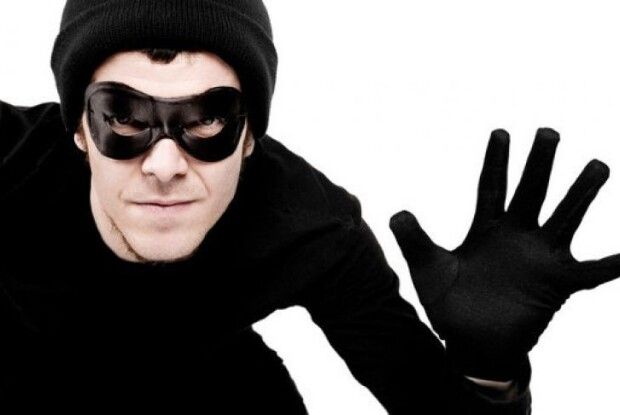 На Волині, щоб украсти, розібрали… стіну