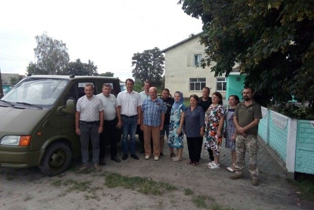 Ратнівчани придбали авто волинським військовослужбовцям