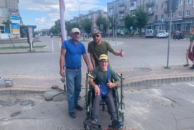 Комфортний спуск і збереженні нерви: ковельчанин-візочник вирішив проблему власними силами (Відео)