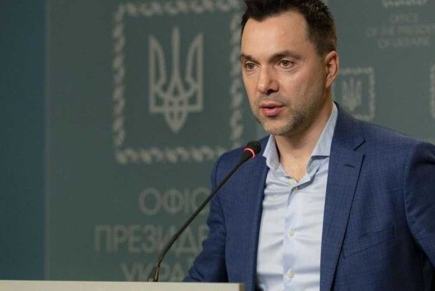 Арестович прокоментував вчорашні вибухи у містах Білорусі