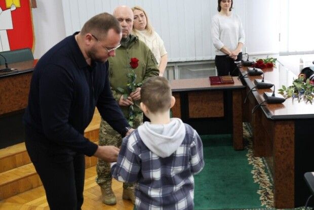 Рідним дев’яти полеглих Героїв Луцької громади вручили посмертні медалі 