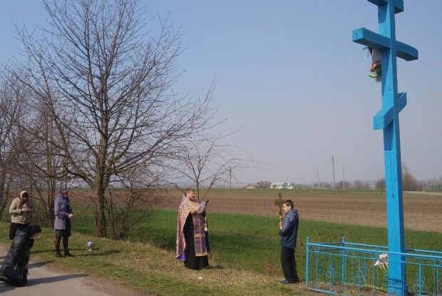 У селі на Волині влаштували хресний хід з дотриманням карантинних вимог