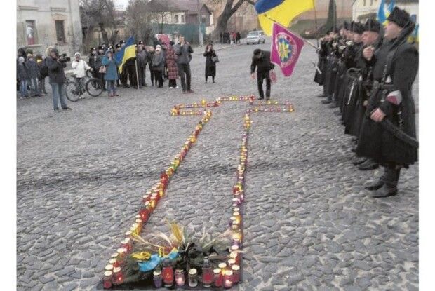 «Зроніть сльозу, і хай не гасне свічка!»