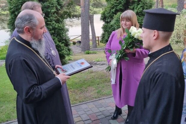 У волинському селі митрополиту Епіфанію вручили подарунок (Фото)