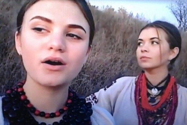 Сестри з Рівненщини заспівали у соцмережі й зібрали понад мільйон переглядів та пропозиції заміж (Відео)