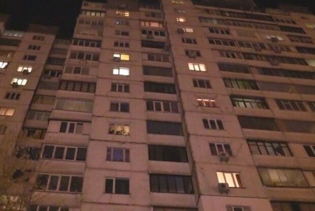 У Рівному чоловік випав з висоти восьмого поверху