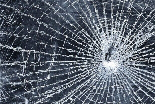 У горохівському ліцеї невідомий розбив скло