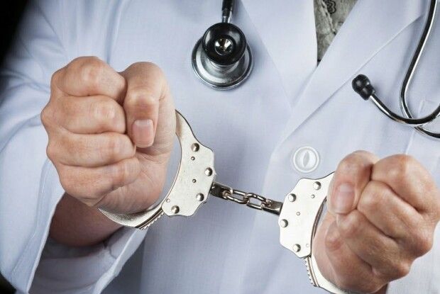 Смерть пацієнта на Рівненщині: лікарка постане перед судом