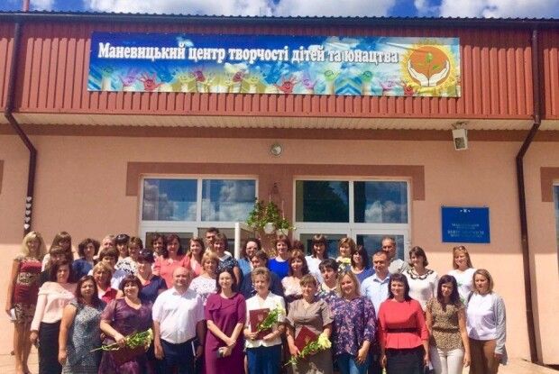 У кожній школі Маневиччини до 1 вересня встановлять урни для сортування сміття