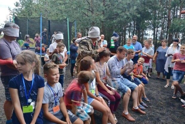 Перший день роботи дитячого табору на Камінь-Каширщині завершився спільною молитвою