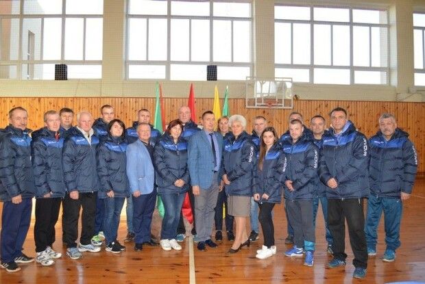 Ковельські тренери отримали нові спортивні куртки