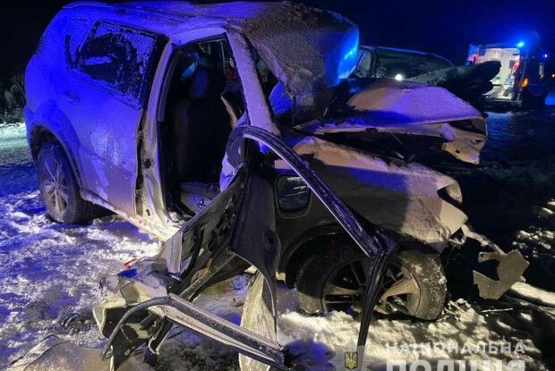 Авто вилетіло на зустрічку: сталася смертельна ДТП, багато постраждалих (Фото)