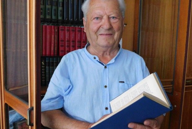 Аркадій Верещак подарував горохівчанам домашню бібліотеку