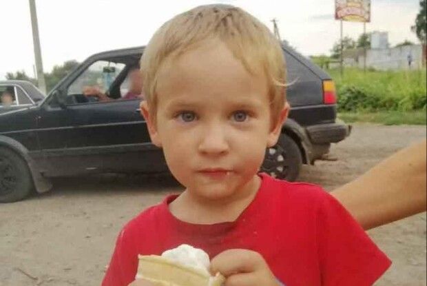 Вже добу шукають шестирічного хлопчика, який зник у лісі під час збирання з батьками бузини