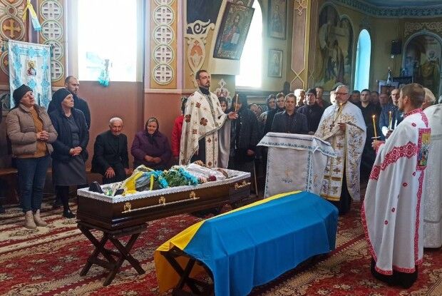На Волині попрощися з воїном, який боровся за Україну зі зброєю з 2015-го