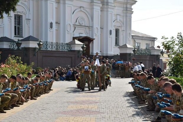 У Луцьку провели в останню путь загиблого Героя з бригади «Лють» Романа Гіренка