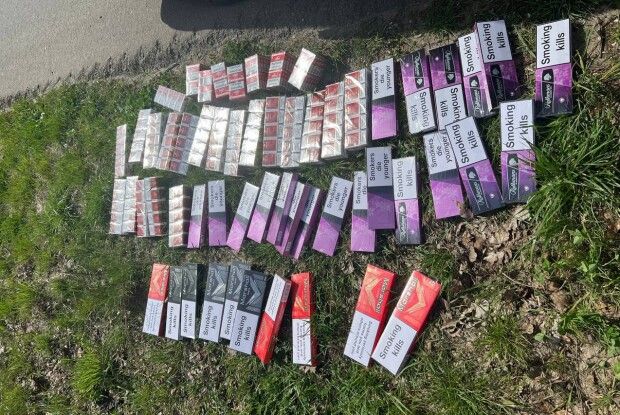 Волинські поліцейські знайшли в автівці майже 600 пачок безакцизних цигарок