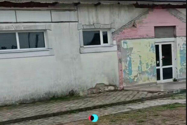 Попри війну в селі на Волині танцюють у занедбаному приміщенні?