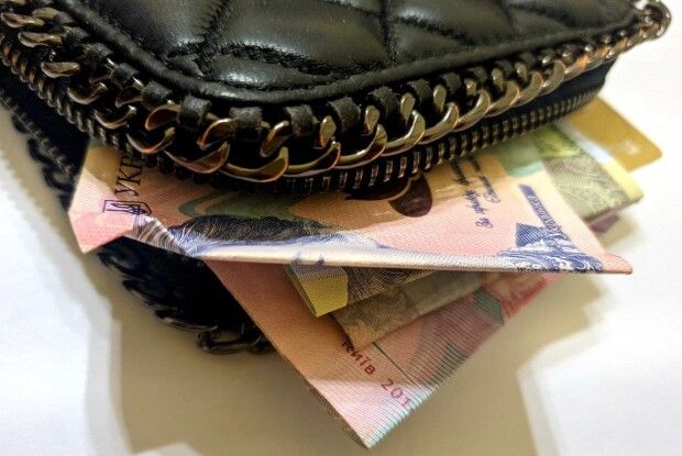 Рівнянка з'ясовує, хто згубив багато грошей