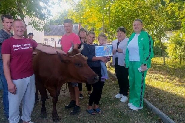 Переселенцям з Донеччини подарували рогату Джавеліну