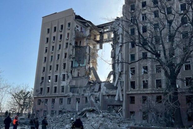 Віталій Кім показав момент влучання крилатої ракети у будівлю Миколаївської ОДА (Відео)