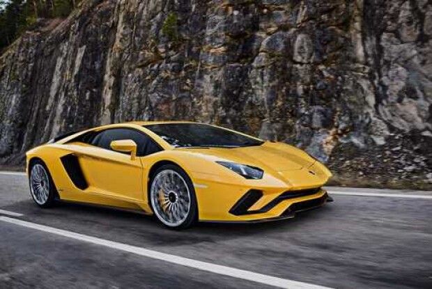 В Японії поліцейський на велосипеді наздогнав Lamborghini та виписав штраф