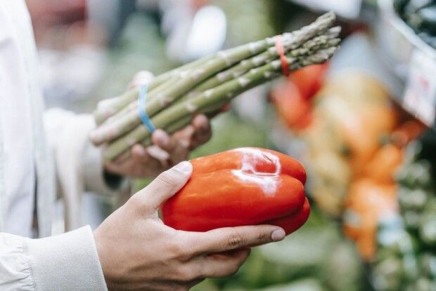 Не поспішайте на закупи: розповіли, які продукти незабаром здешевшають