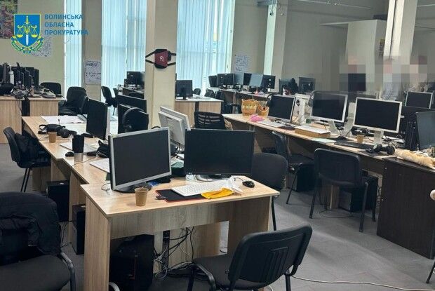 У Луцьку припинили діяльність шахрайського кол-центру (Фото)