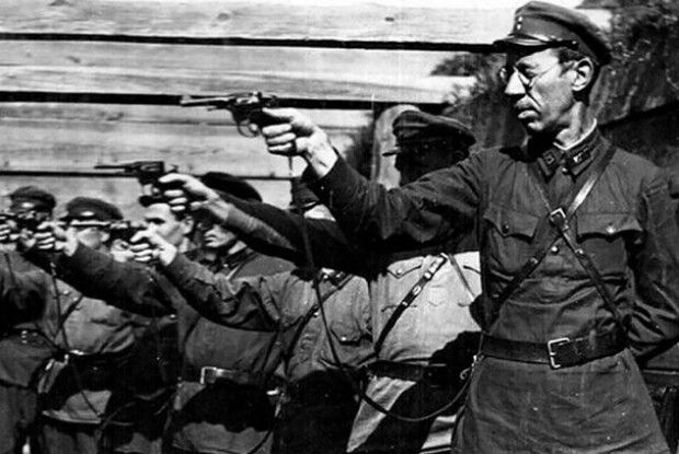 «Комунізм = Рашизм»: у Луцьку презентують виставку