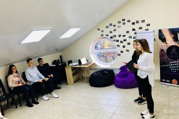 Дві ковельські школярки зініціювали підготовку до ЗНО з ровесниками