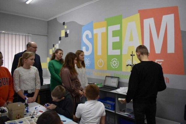 У сільському ліцеї на Волині відкрили сучасну STEM-лабораторію
