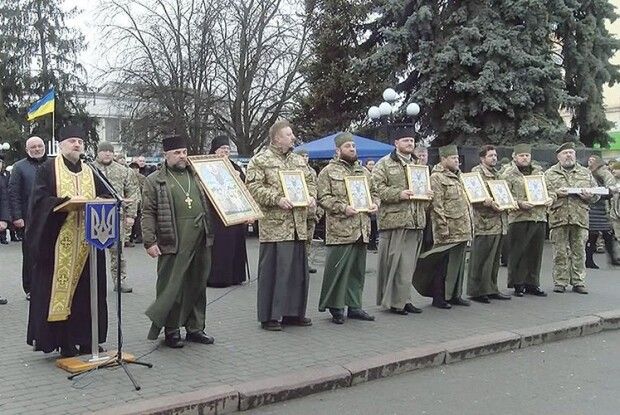 «Дякуємо, що живі!» — волиняни зустріли своїх захисників із фронту (Відео)