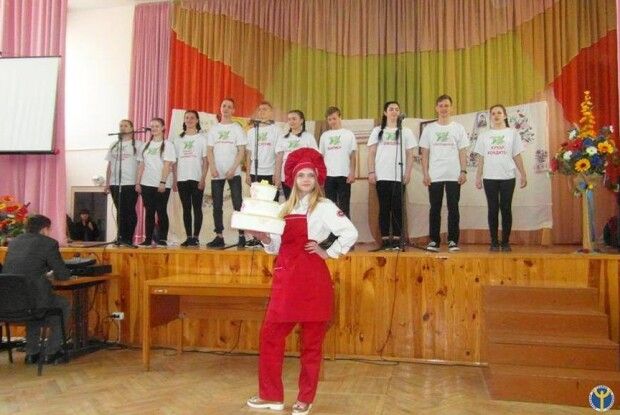 На сцені продемонстрували важливість робітничих професій (Фото)