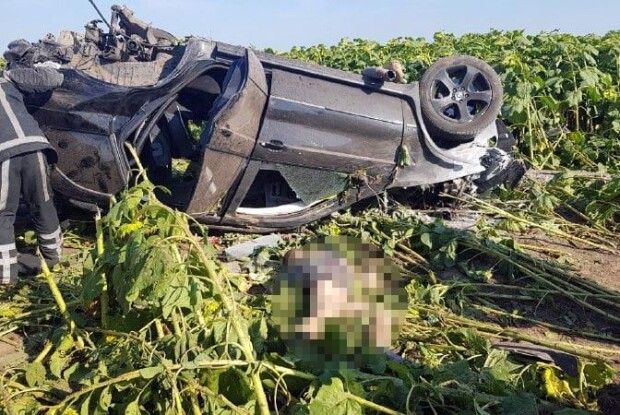 Пасажир загинув на місці, водій – у швидкій: на Рівненщині трапилася жахлива ДТП (Фото)