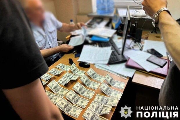 Проректор столичного вишу за 2 тисячі доларів «вирішував питання» щодо зарахування студентів на навчання