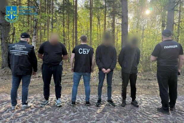 6000 доларів США за переправлення військовозобов'язаного в білорусь – волинянину повідомлено про підозру. 