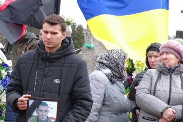 «Батько трьох дітей боровся за Перемогу 10 місяців»: на Волині попрощалися з 45-річним Героєм (Фото)