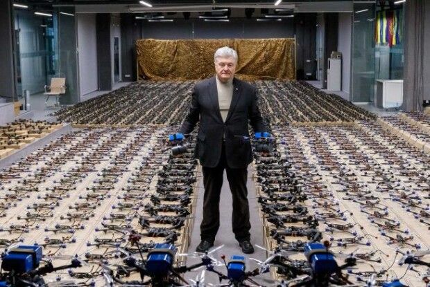 «Пегаси», «Мольфари» і «Мамонти»: Порошенко везе на фронт 2 тисячі FPV-дронів
