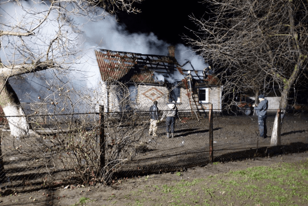 У селищі на Волині горіла хата (Фото, Відео)