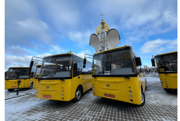 Напередодні Різдва громада на Волині отримала інклюзивний шкільний автобус