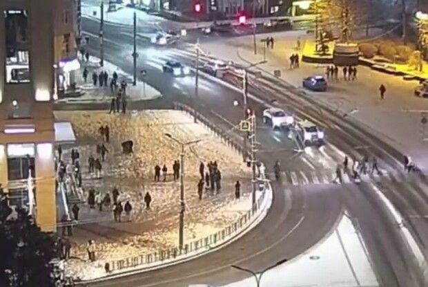 Увечері у центрі Луцька молодики зчинили масову бійку (Відео)