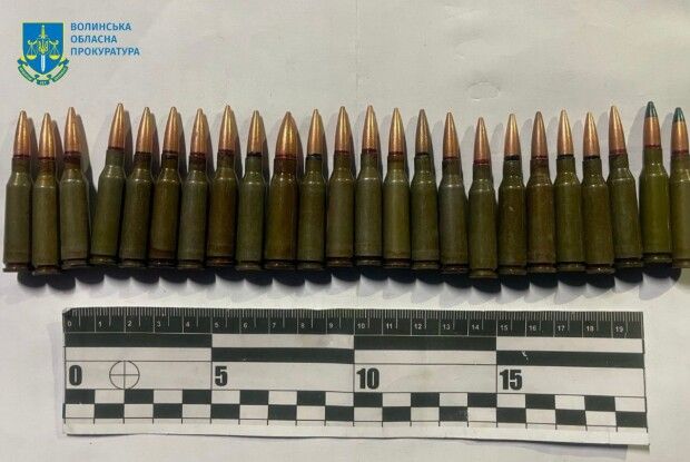 Жителю Конотопа, який незаконно збував зброю на Волинь, повідомлено про підозру