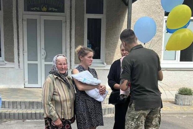 На Волині за військовими традиціями привітали народження сина загиблого Героя